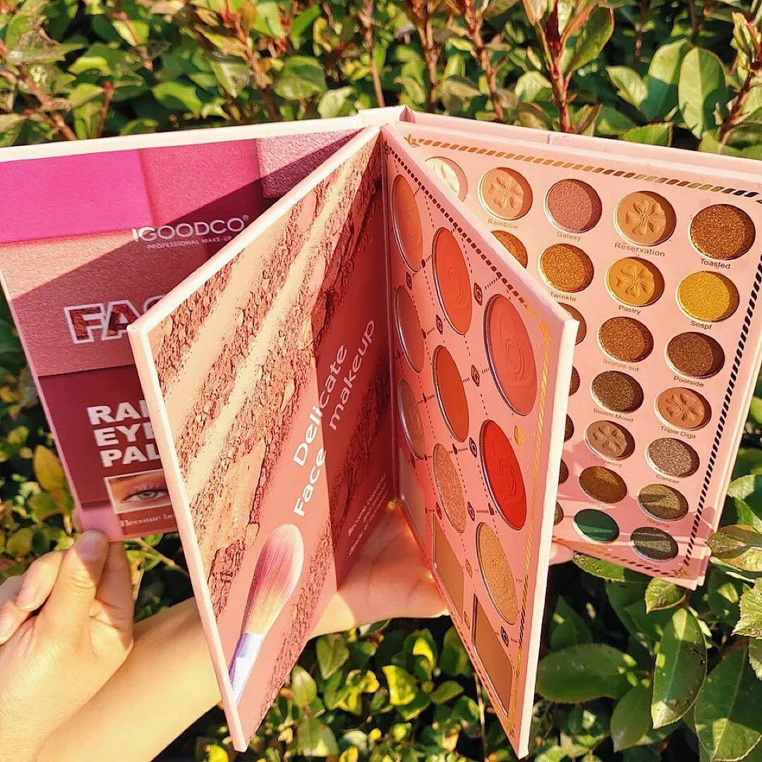 Strawberry Moonlight Eyeshadow Palette with 82 Colors