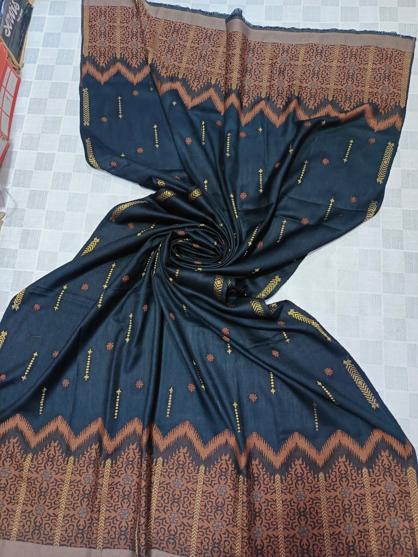 PREMIUM QUALITY BLACK SELF WITH MULTI BORDERERD WOVEN PASHMINA SHAWL