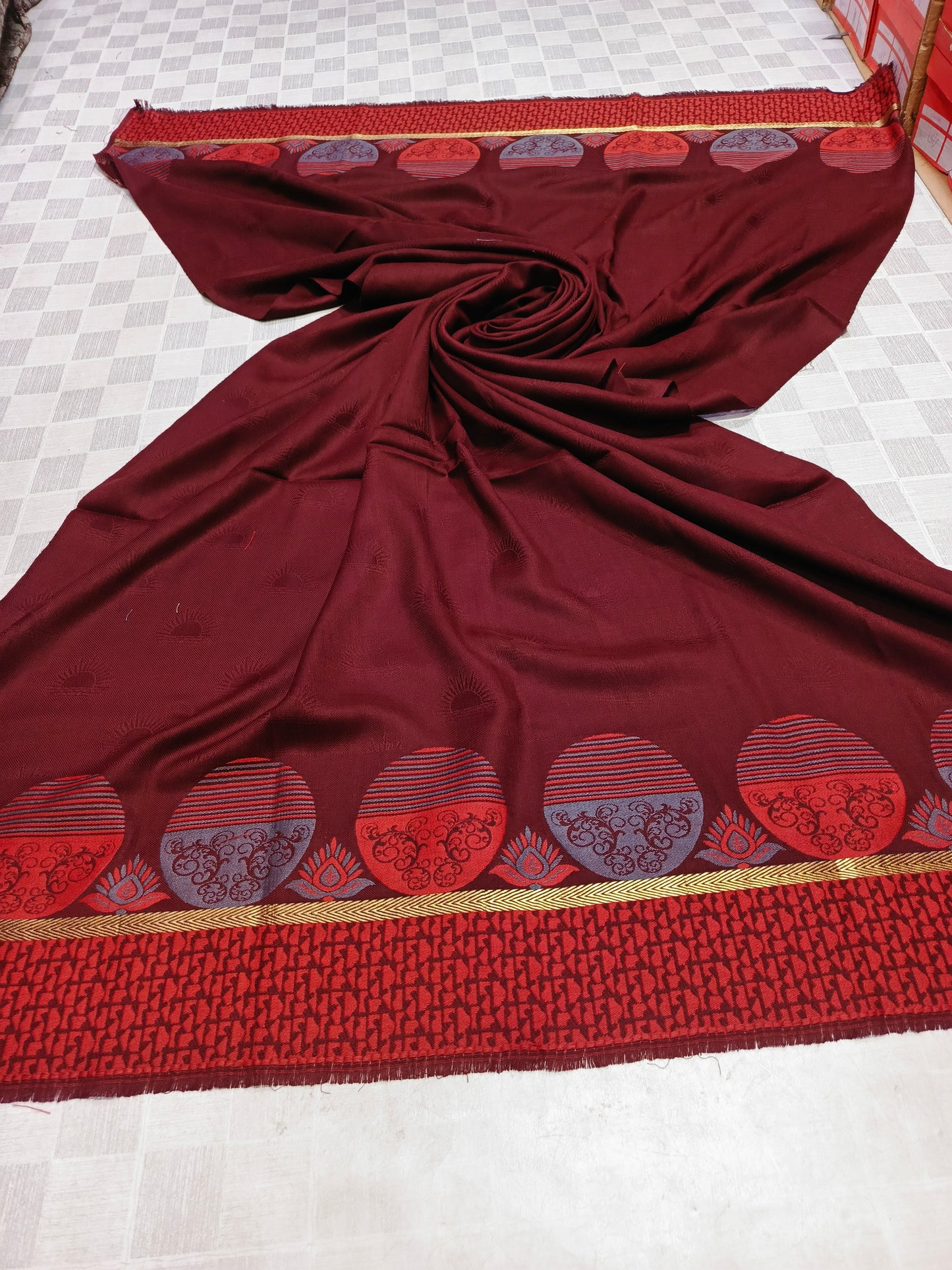 PREMIUM QUALITY MEHROON SELF WITH MULTI BORDERERD WOVEN PASHMINA SHAWL