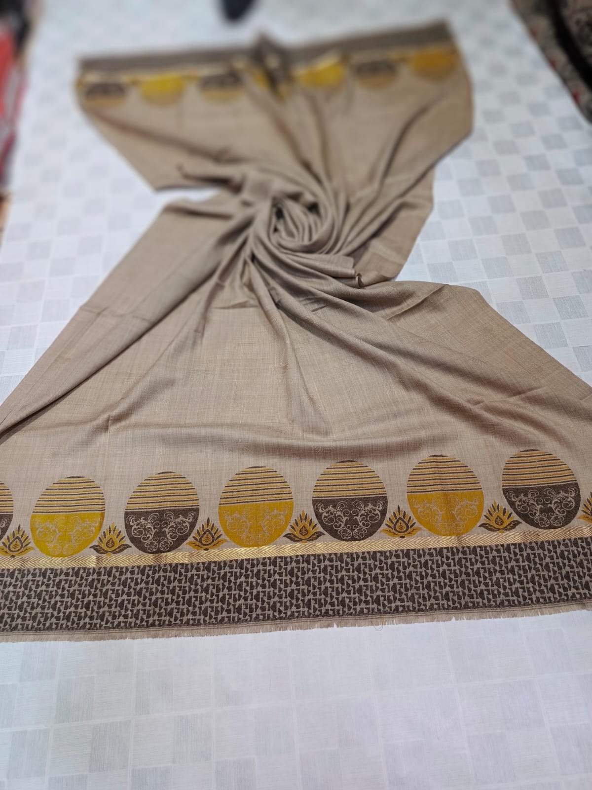 PREMIUM QUALITY SKIN COLOUR FULL SELF WITH MULTI BORDERERD WOVEN PASHMINA SHAWL