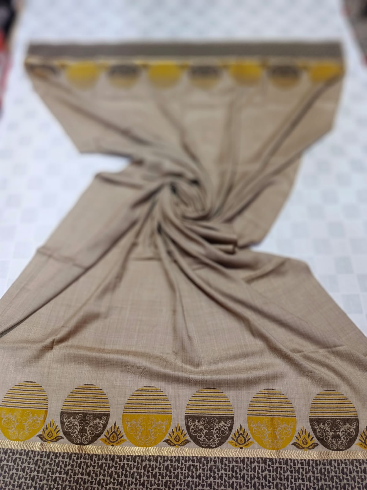 PREMIUM QUALITY SKIN COLOUR FULL SELF WITH MULTI BORDERERD WOVEN PASHMINA SHAWL